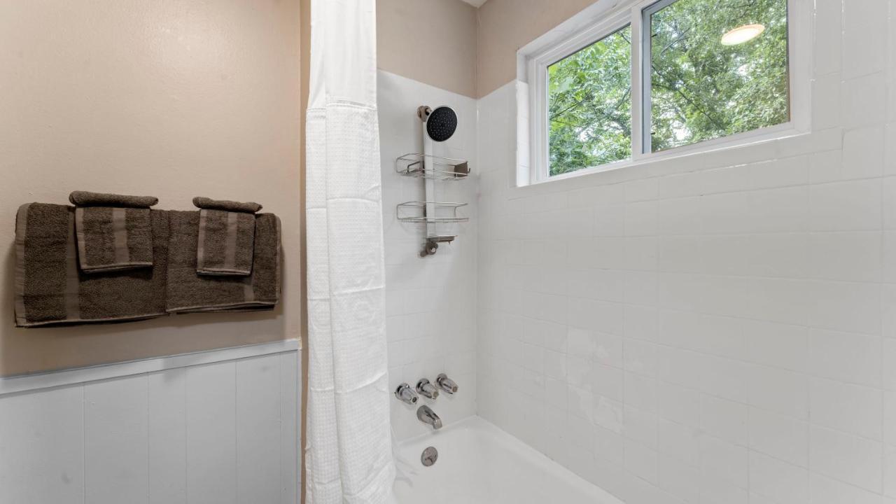 Cozy Efficiency Studios Close To Downtown And Domain Austin Exterior photo